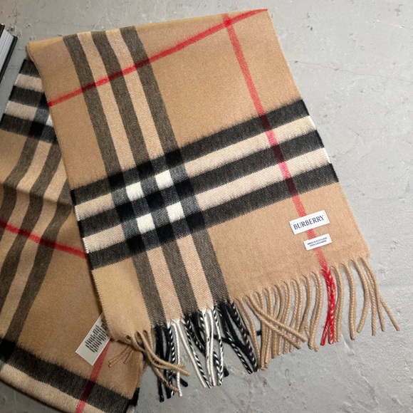 BURBERRY Unisex CHECK CASHMERE SCARF ARCHIVE BEIGE - Picture 3 of 10